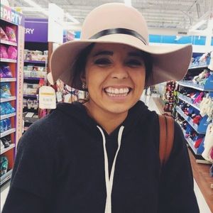 Meet your Posher, Kaela